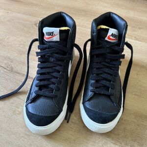 Nike Black Blazers 77 Sneakers